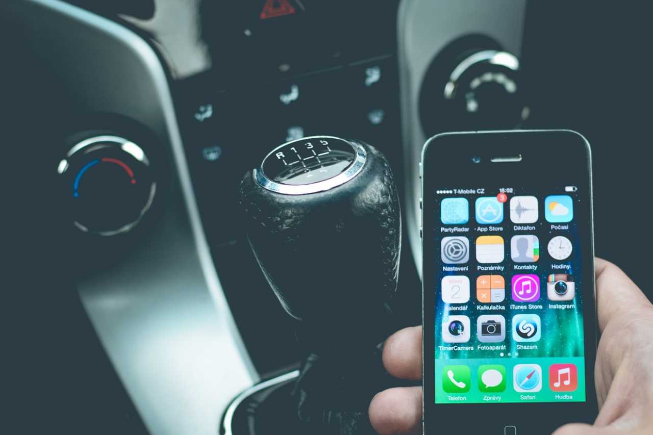 Connect Your Smartphone To The Car