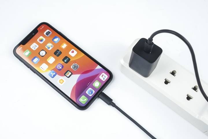 Charging The Smartphone Overnight – Allowed Or An Absolute No-Go?